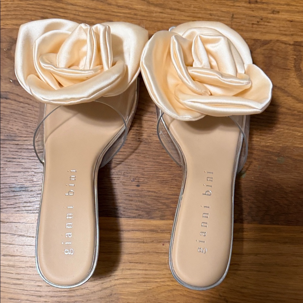 Gianni Bini Cream Floral Slide Sandals